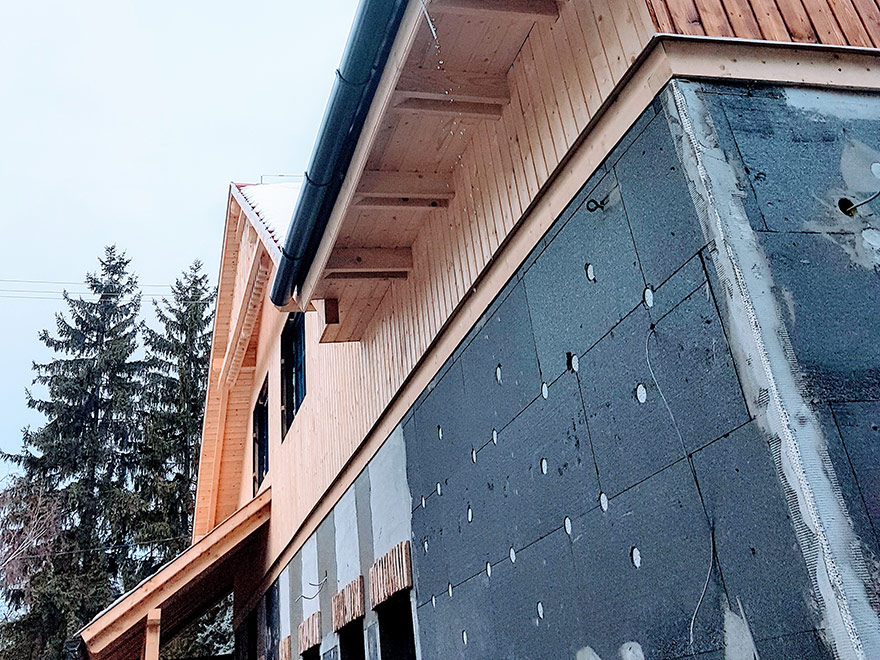 Grafitos homlokzati szigetelés dübelezve
