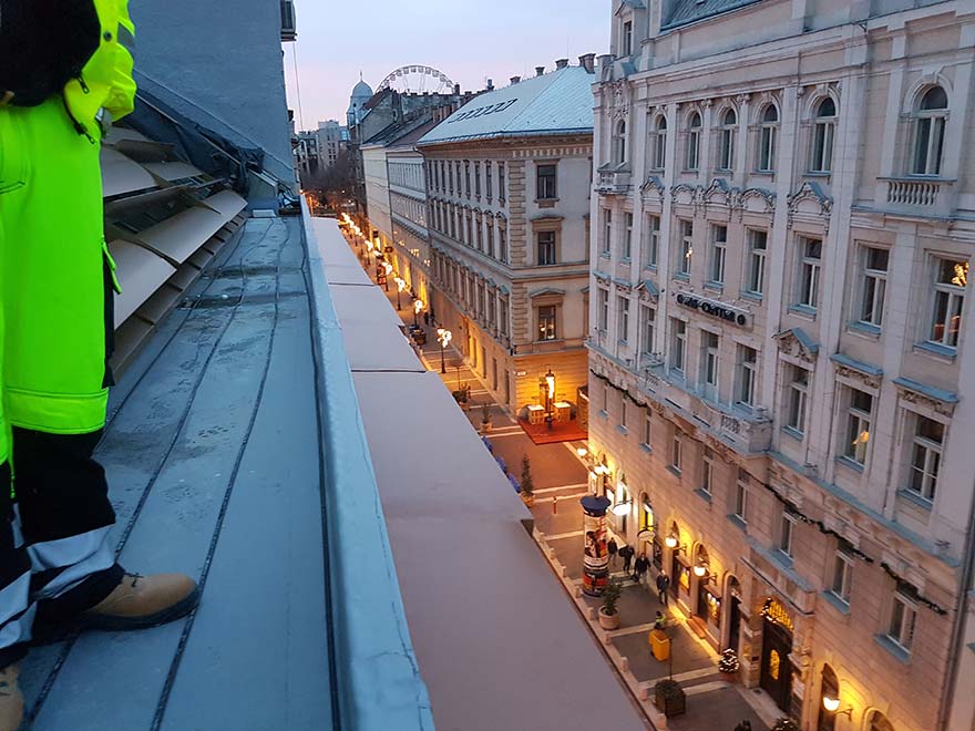 Bordó színű szinterezett aluminiumbádog tető